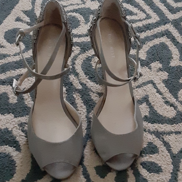 Nine West silver fancy heels - Picture 2 of 12